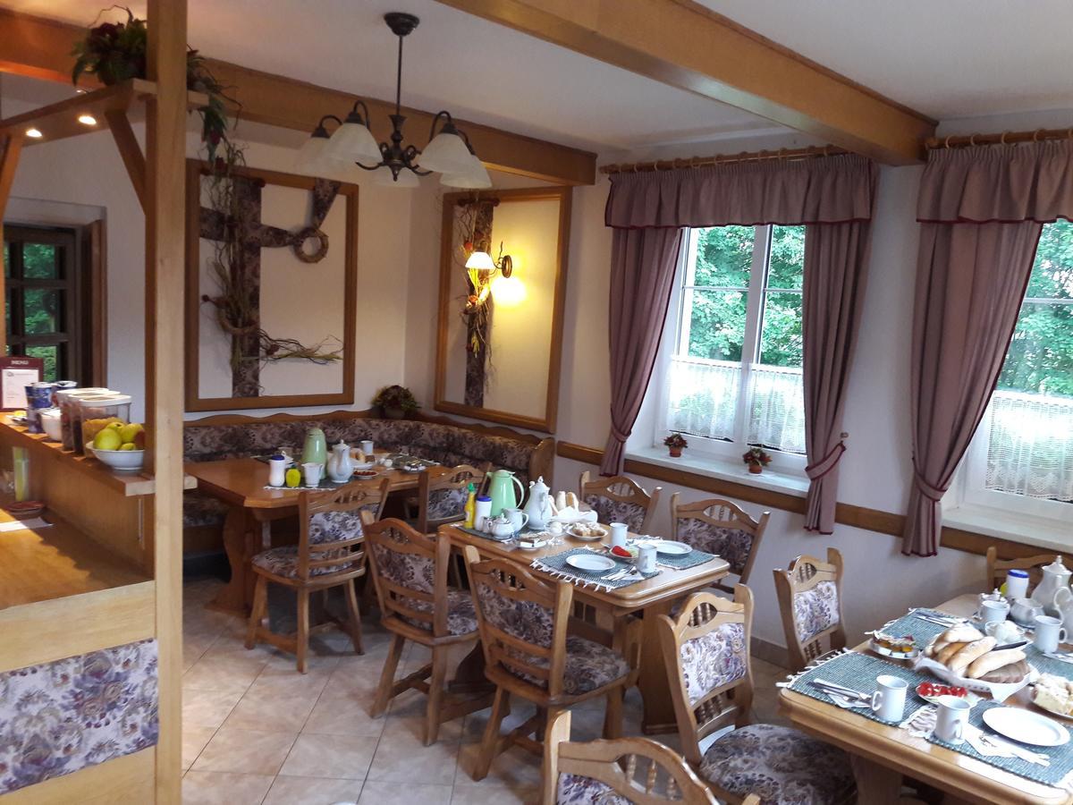 Hotel Selsky Dvur 1 à Police nad Metují Extérieur photo